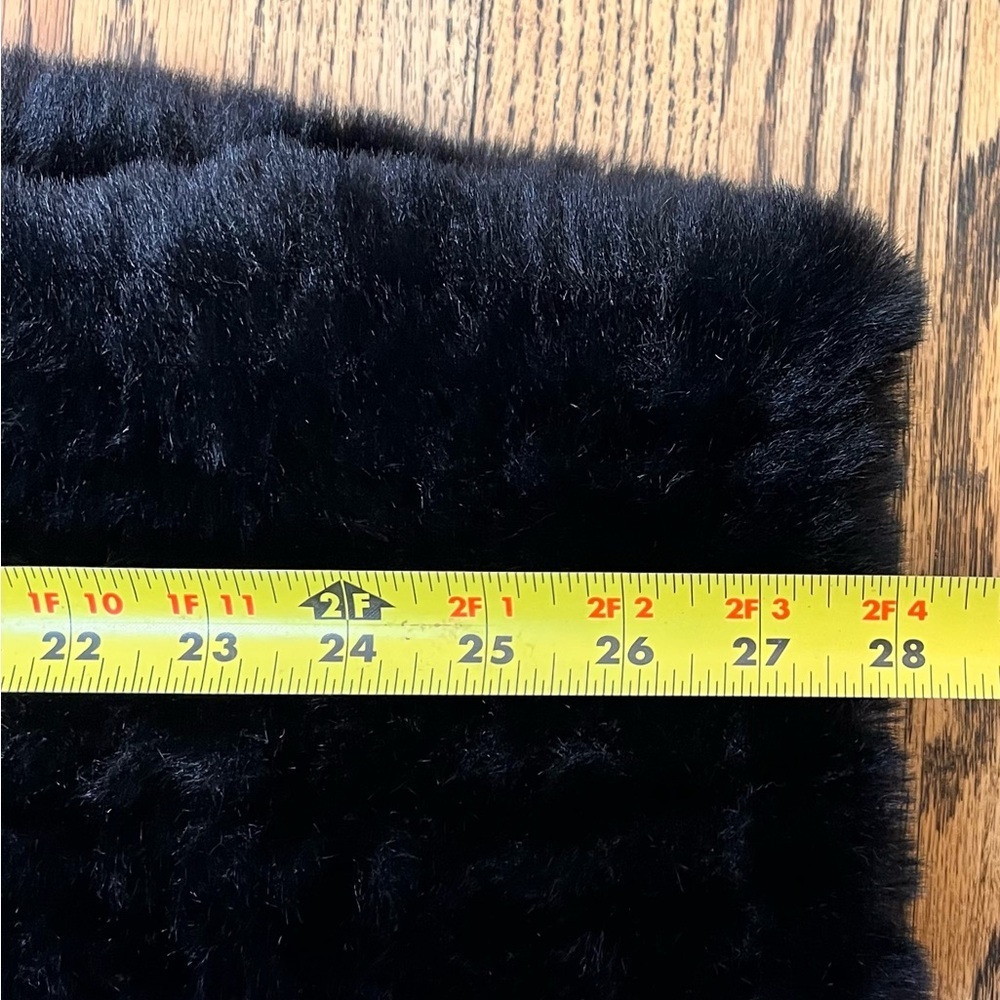 Saks Fifth Avenue Black Faux Fur Trim Scarf Loop NWT Mob Luxe Rich Auntie Luxury - Picture 5 of 6